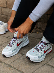 MENS NIKE P - 6000 SNEAKER - WHITE/RED