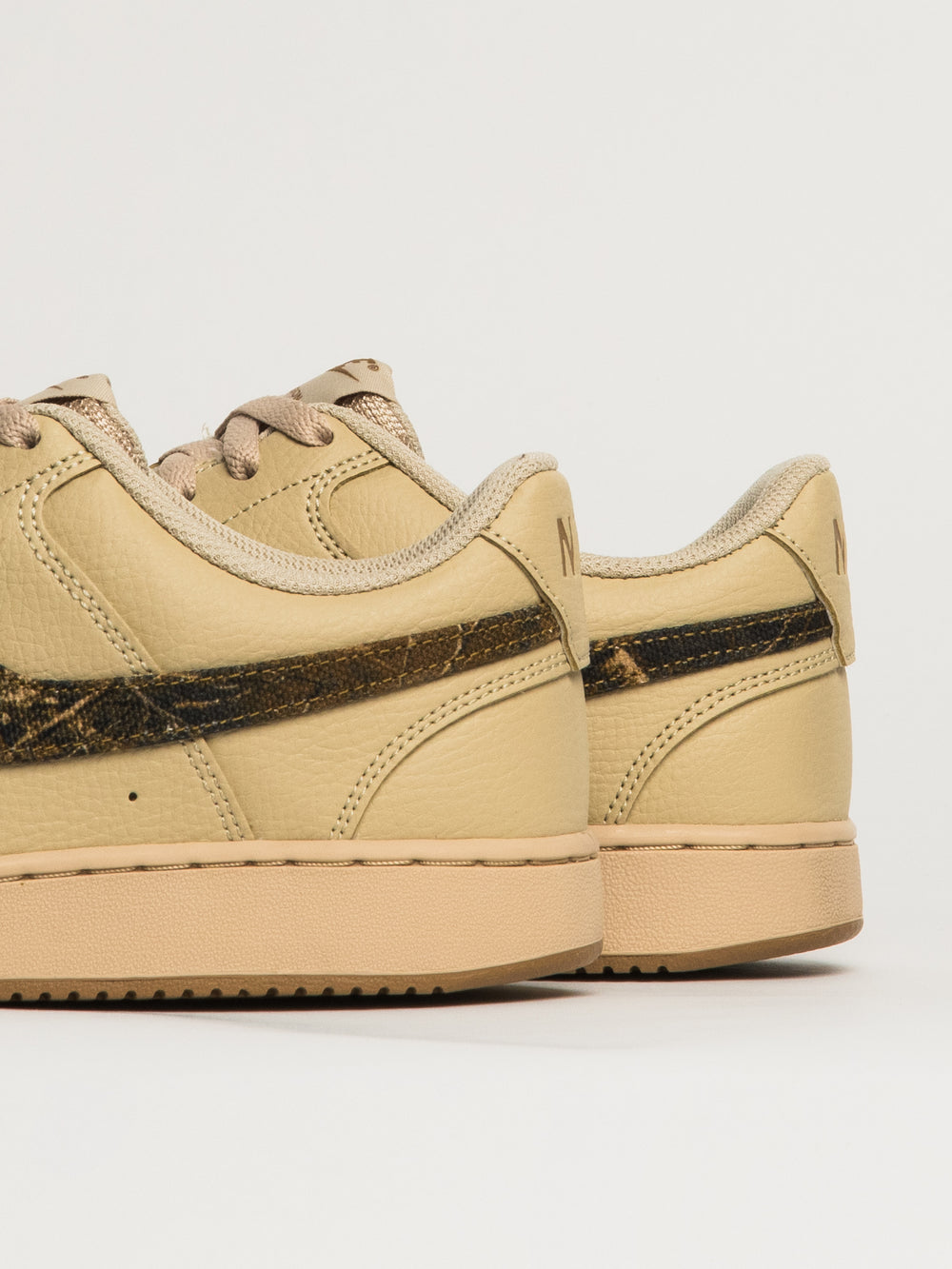 NIKE COURT VISION SE SNEAKER - CREAM