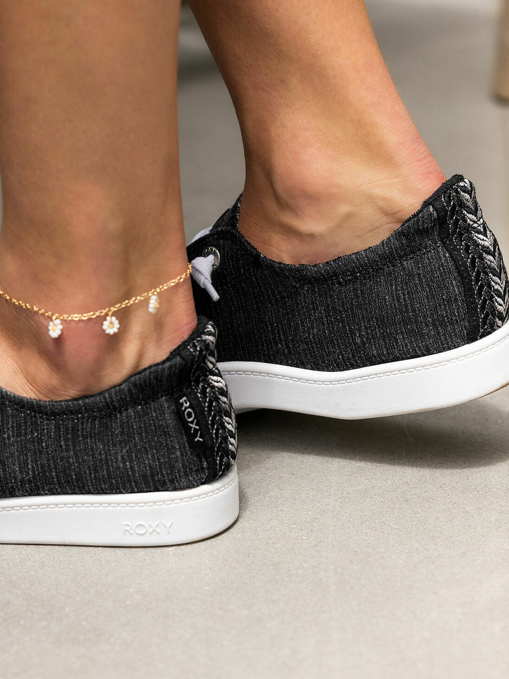 WOMENS ROXY BAYSHORE III SNEAKERS - CLEARANCE