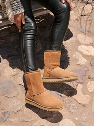 WOMENS UGG CLASSIC SHORT II BOOTS - CHESTNUT