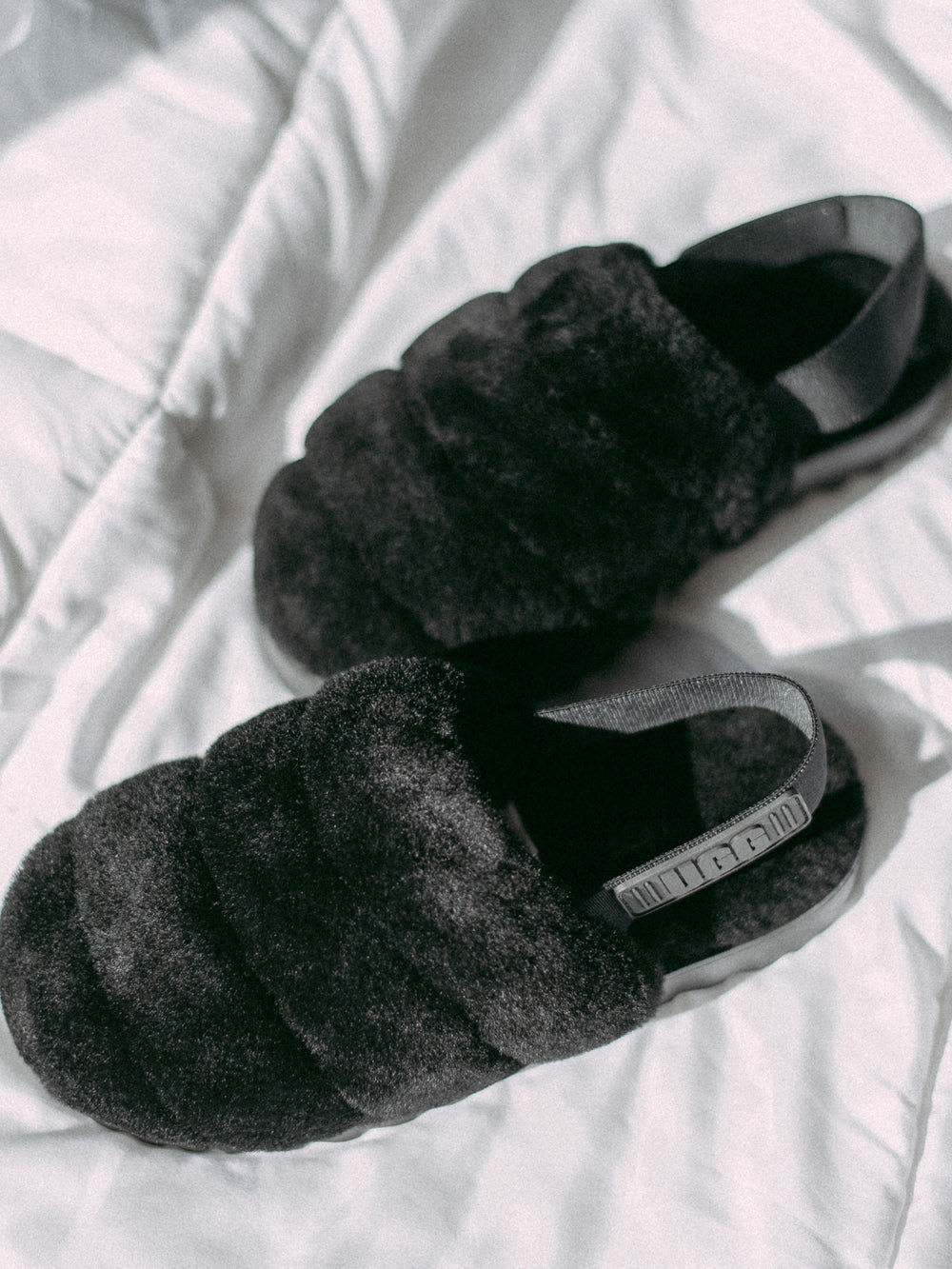 WOMENS UGG SUPER FLUFF SLIPPER  - CLEARANCE