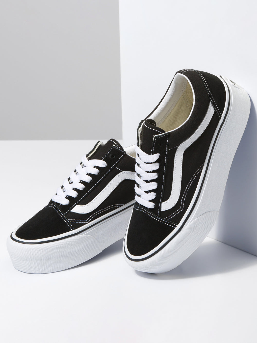 WOMENS VANS OLD SKOOL STACKFORM SNEAKER - CLEARANCE