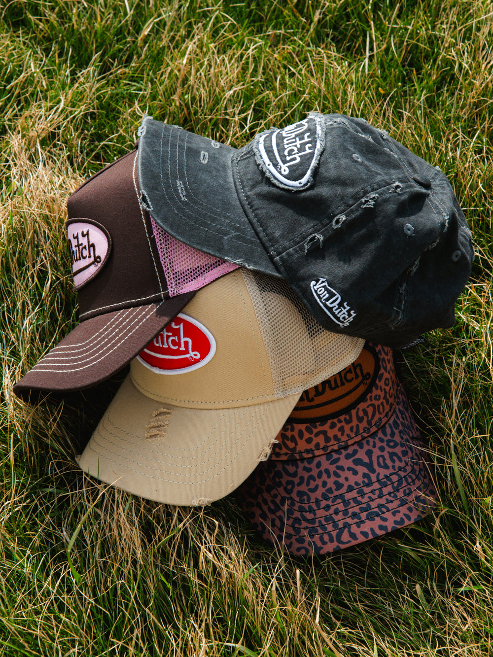 VON DUTCH STAPLE TRUCKER HAT - BLACK PINK