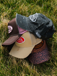 VON DUTCH STAPLE TRUCKER HAT - BLACK PINK